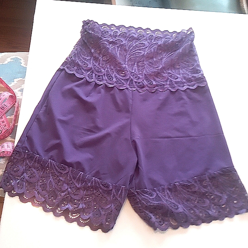 NWT SPANDEX LACE BIKE SHORTS SHAPE WEAR